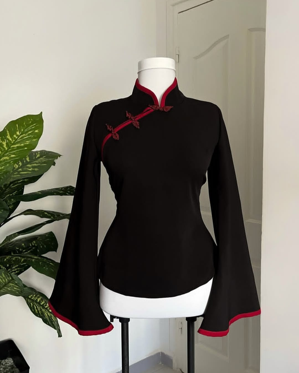 The black Majesty Chinese-style top with sleeve only